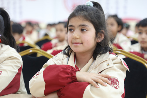 新疆維吾爾自治區(qū)喀什地區(qū)關(guān)工委“3·5”學(xué)雷鋒紀(jì)念日 開展“五老”進(jìn)校園講雷鋒故事活動