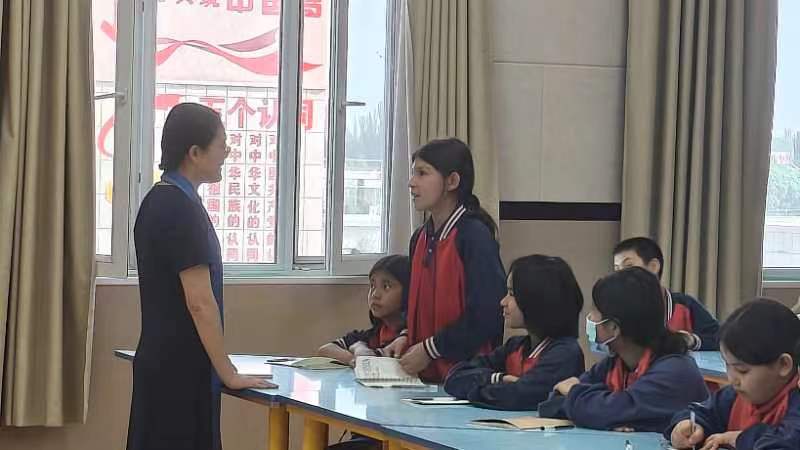 新疆喀什伽師縣巴仁鎮(zhèn)第四小學(xué)關(guān)工委開展以 “關(guān)愛學(xué)生心理健康”為主題的活動(dòng)