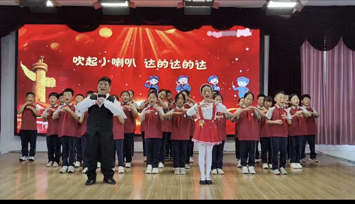 山東省臨沂市河?xùn)|區(qū)湯河鎮(zhèn)中心小學(xué)關(guān)工委舉辦“紅領(lǐng)巾心向黨，紅歌頌祖國”紅歌比賽