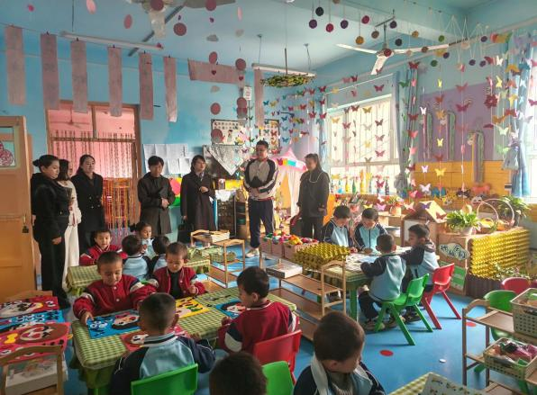 新疆維吾爾自治區(qū)喀什地區(qū)伽師縣教育關(guān)工委聯(lián)合開(kāi)展幼兒園教研活動(dòng)