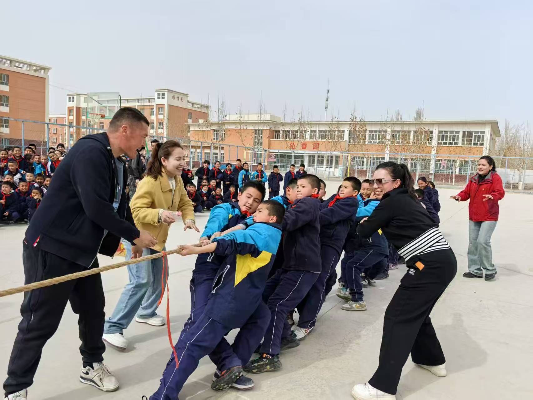 新疆維吾爾自治區(qū)喀什地區(qū)岳普湖縣第三小學(xué)關(guān)工委開(kāi)展“以活動(dòng)賦能成長(zhǎng) 讓關(guān)愛(ài)浸潤(rùn)童心”活動(dòng)