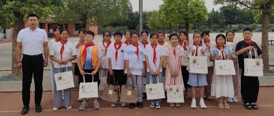 江蘇省徐州市銅山新區(qū)長(zhǎng)安路小學(xué)關(guān)工委開(kāi)展優(yōu)秀少先隊(duì)員表彰活動(dòng)