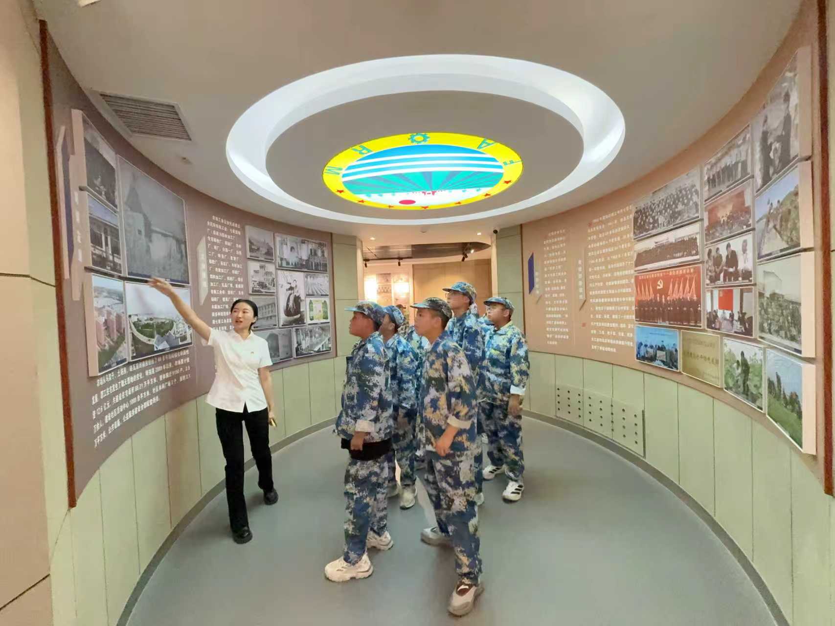 黑龍江省北大荒集團七星第一學校關工小組開啟“行走的思政課”