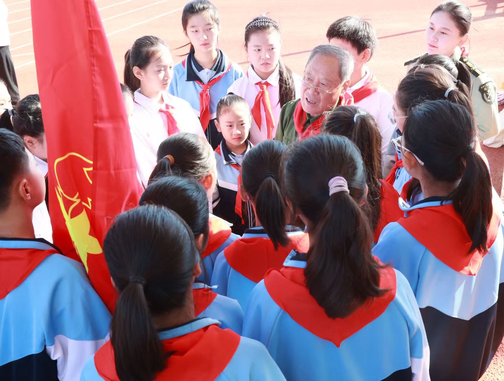 山東省臨沂市“強(qiáng)國(guó)復(fù)興有我，爭(zhēng)做新時(shí)代好少年”少先隊(duì)建隊(duì)紀(jì)念日集中升旗儀式在河?xùn)|區(qū)舉行