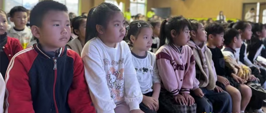 交警走進幼兒園 交通安全“童”行記——江蘇省徐州市銅山區(qū)棠張鎮(zhèn)中心幼兒園關(guān)工委特邀交警開展交通安全教育宣傳活動