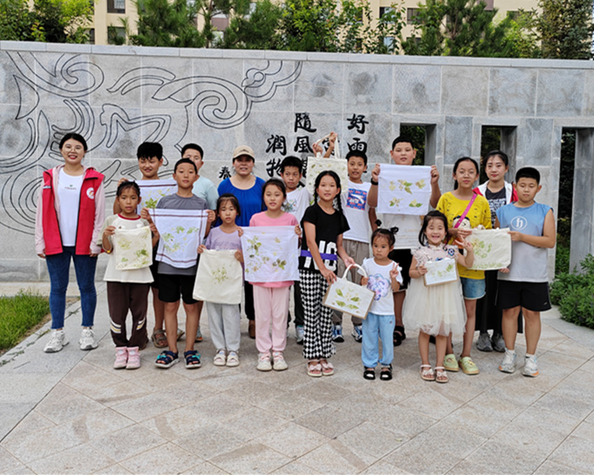 自然之美 拓染而至 ——內(nèi)蒙古赤峰市元寶山區(qū)西城街道新景四季東社區(qū)關(guān)工委開展少年兒童趣味創(chuàng)意活動