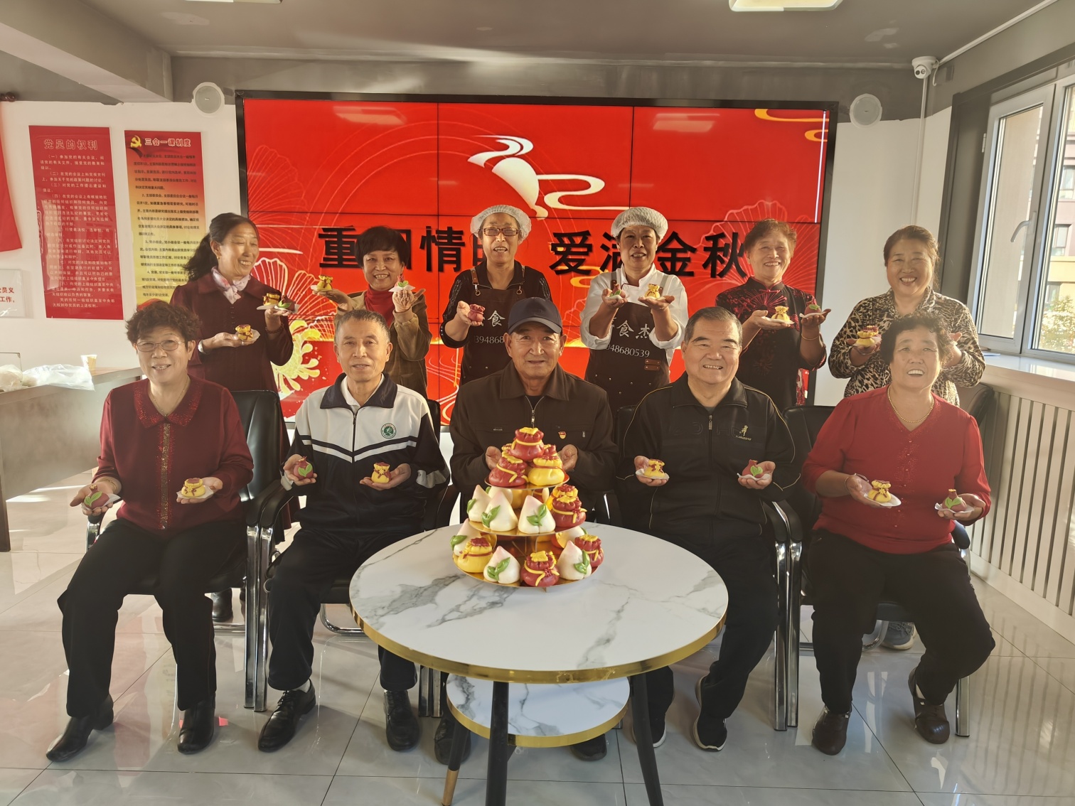 重陽情暖 愛滿金秋 ——內(nèi)蒙古赤峰市元寶山區(qū)平莊城區(qū)街道黃河社區(qū)關(guān)工委開展敬老志愿服務(wù)活動