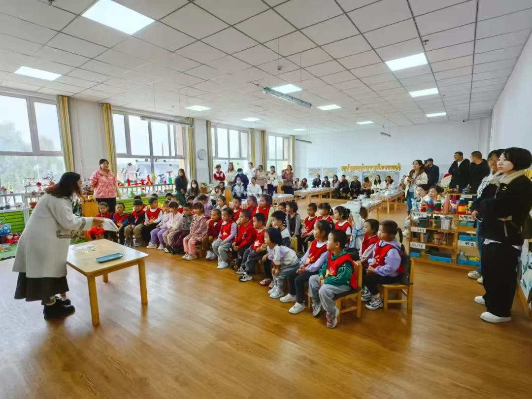 別樣“老師”“童”樣精彩 ——內(nèi)蒙古赤峰市元寶山區(qū)第五幼兒園中班家長半日開放體驗(yàn)活動