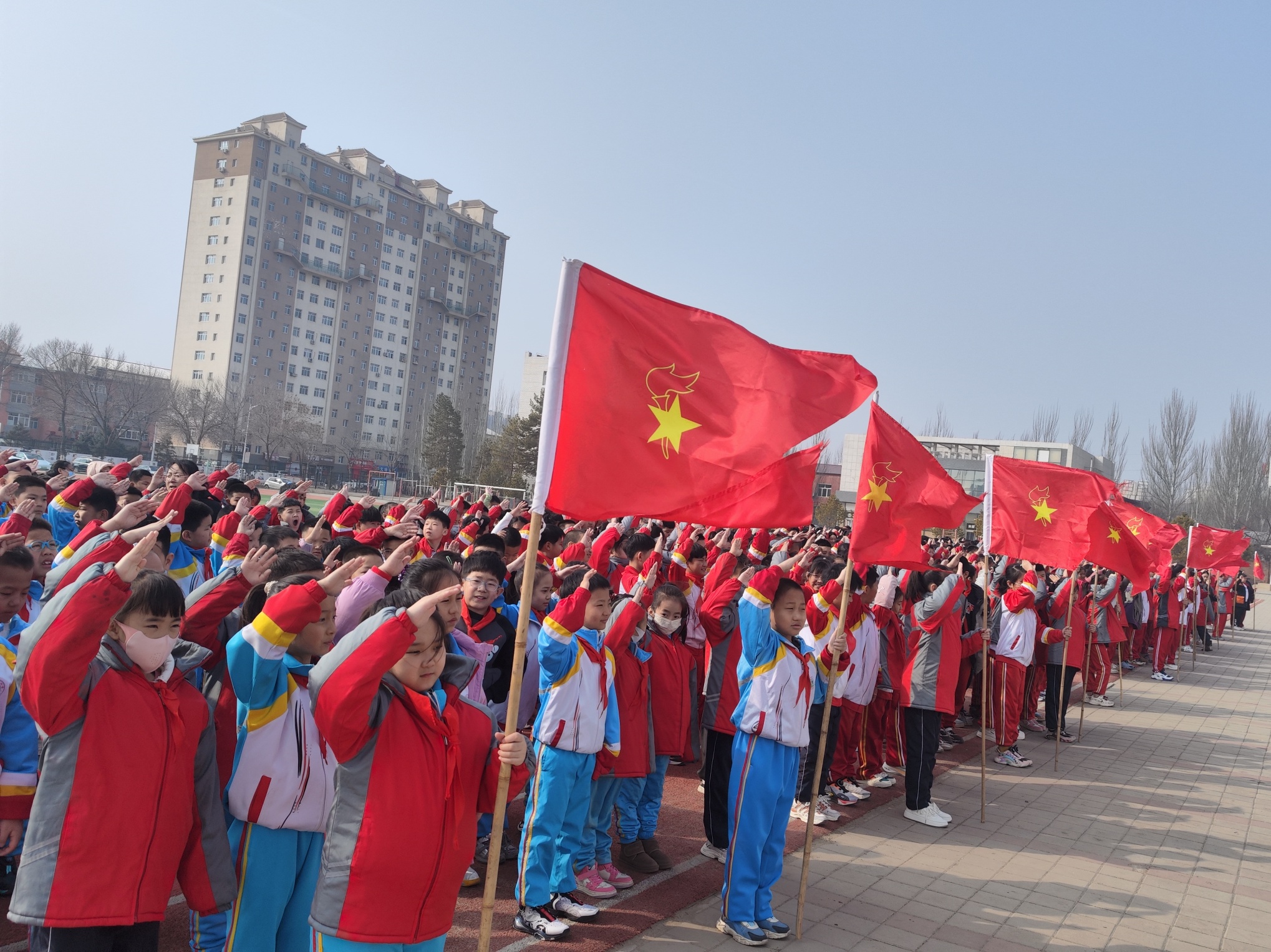 “植”此青綠 共“樹”未來 ——內(nèi)蒙古自治區(qū)赤峰市元寶山區(qū)元寶山小學(xué)關(guān)工委、少先大隊(duì)開展植樹節(jié)活動(dòng)