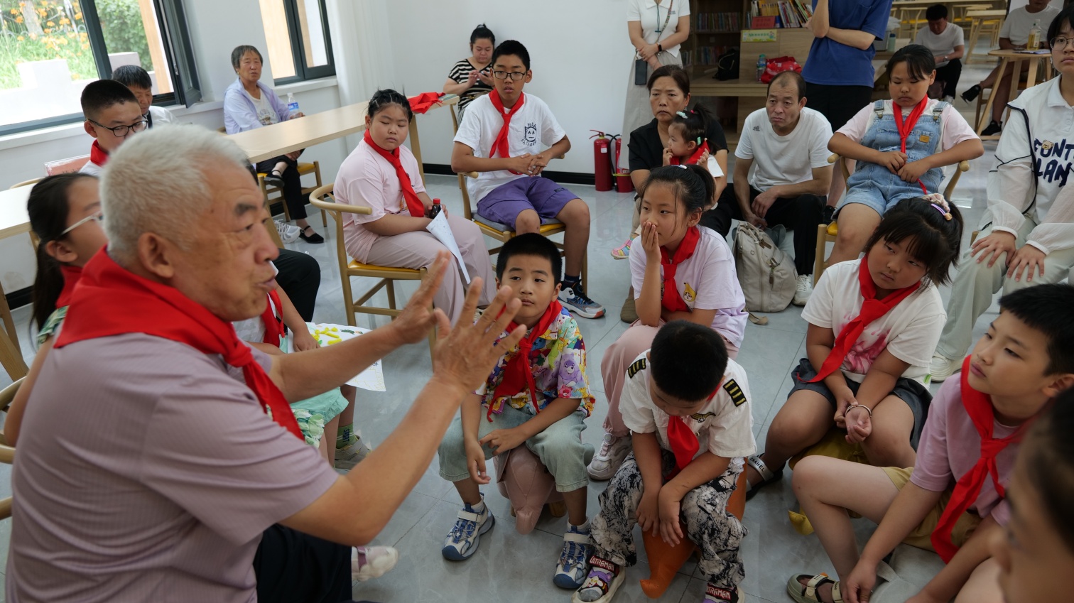 聽(tīng)紅色故事  做紅色傳人——內(nèi)蒙古自治區(qū)赤峰市元寶山區(qū)平莊城區(qū)街道錦山社區(qū)關(guān)工委舉辦慶祝建軍節(jié)活動(dòng)