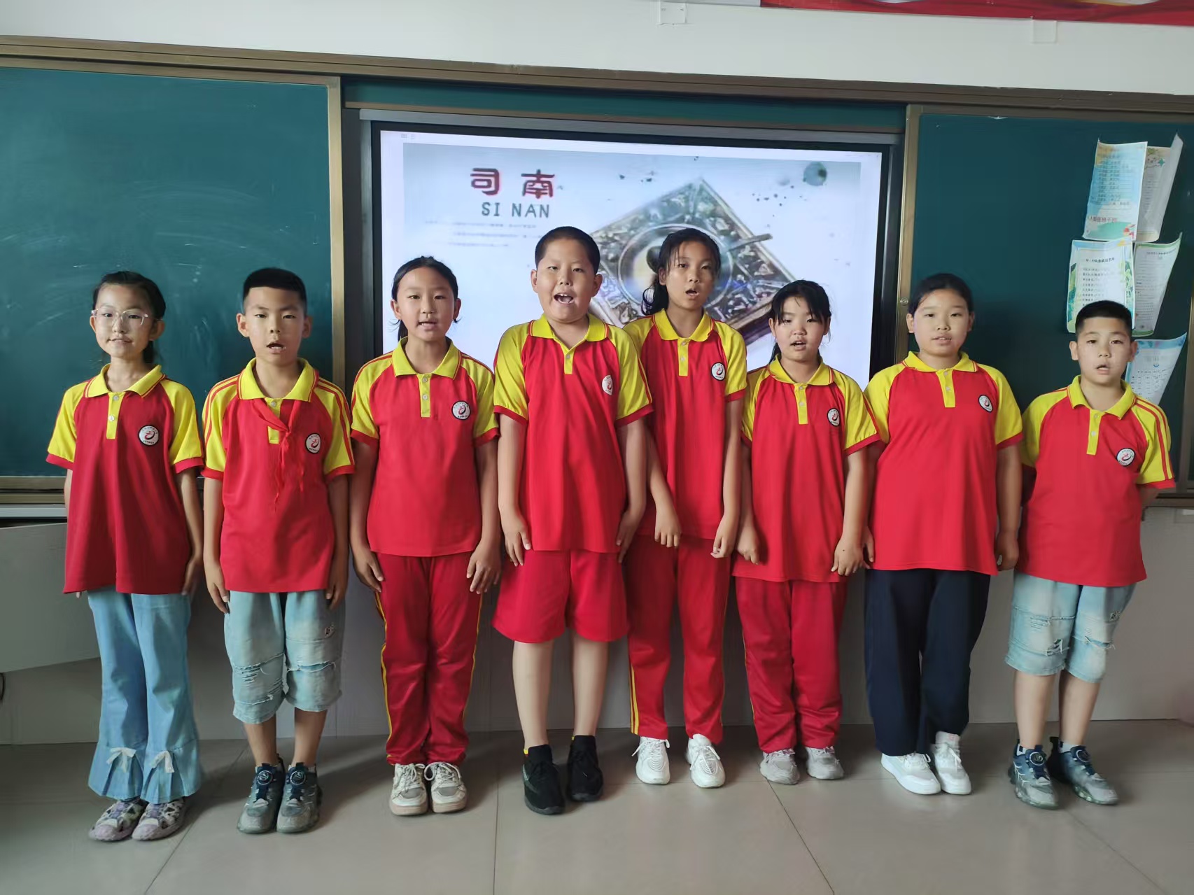 紅韻潤(rùn)童心 經(jīng)典詠流傳——內(nèi)蒙古自治區(qū)赤峰市元寶山區(qū)云杉路街道建昌營(yíng)社區(qū)關(guān)工委紅色經(jīng)典誦讀活動(dòng)