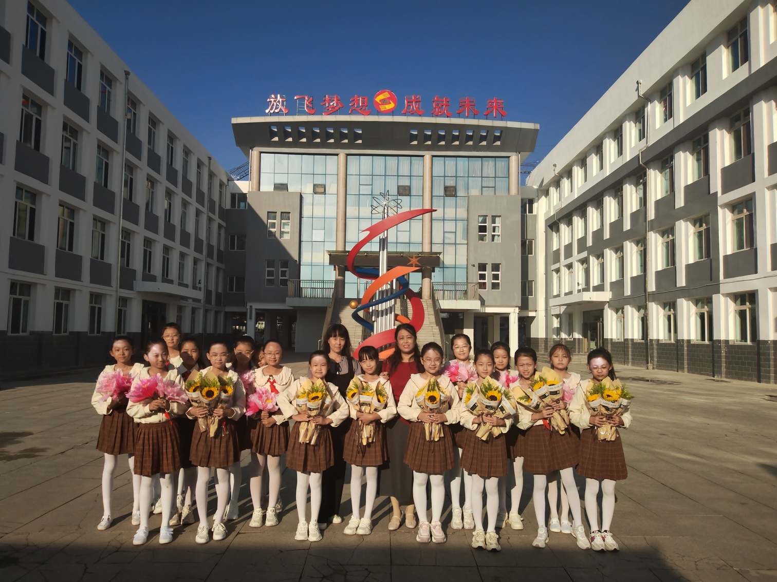 用最美的問(wèn)候感念師恩——內(nèi)蒙古自治區(qū)赤峰市元寶山區(qū)平礦二小關(guān)工委教師節(jié)感恩活動(dòng)