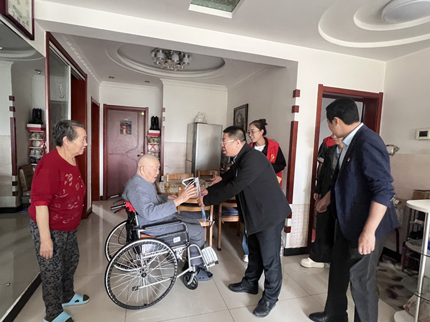 情系困難戶 雙節(jié)送溫情——內蒙古赤峰市元寶山區(qū)西城街道新天地社區(qū)關工委開 展節(jié)日慰問活動