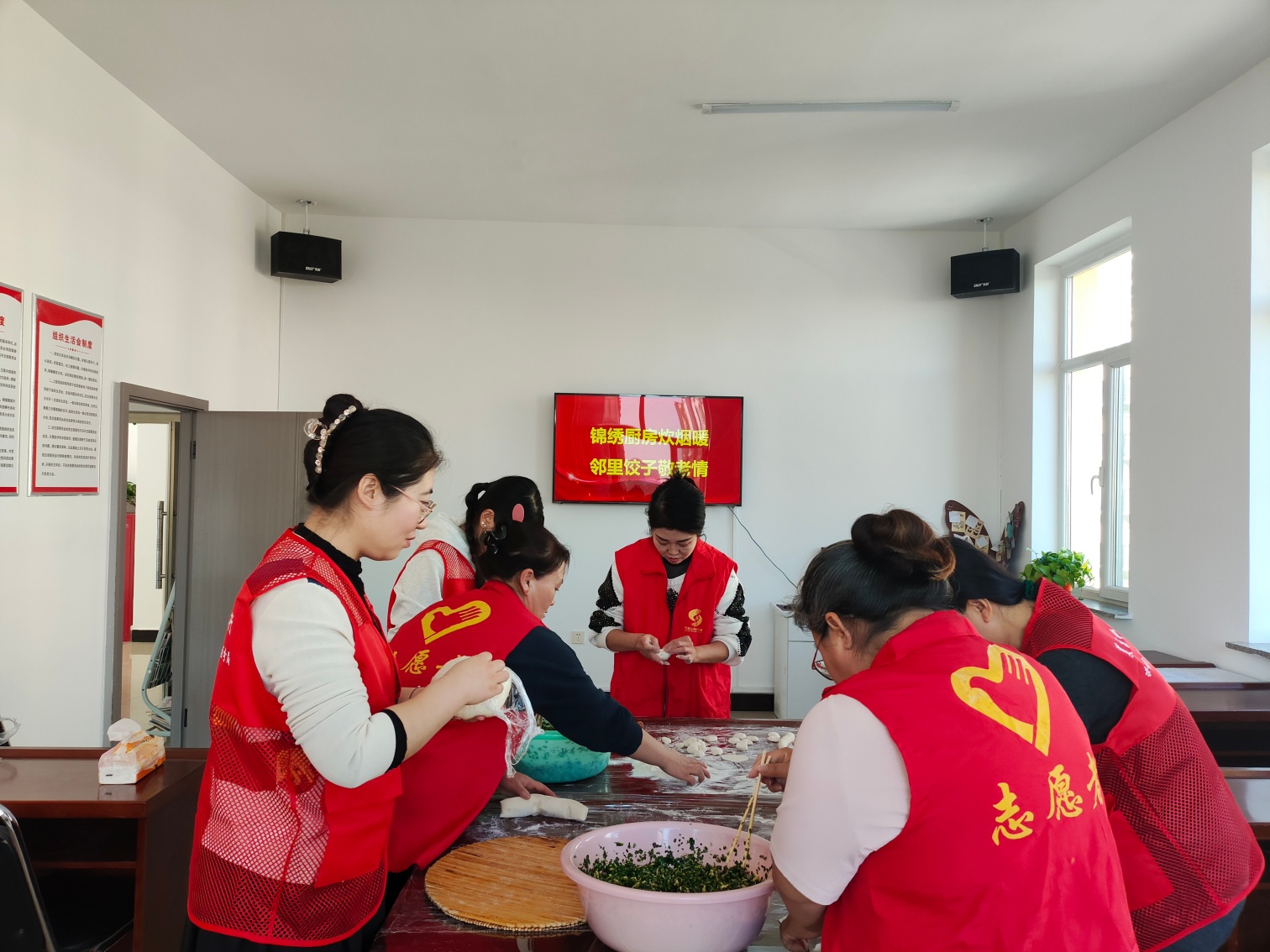 錦繡廚房炊煙暖 鄰里餃子敬老情——內(nèi)蒙古自治區(qū)赤峰市元寶山區(qū)錦繡社區(qū)關(guān)工委開展關(guān)愛獨(dú)居老人活動(dòng)