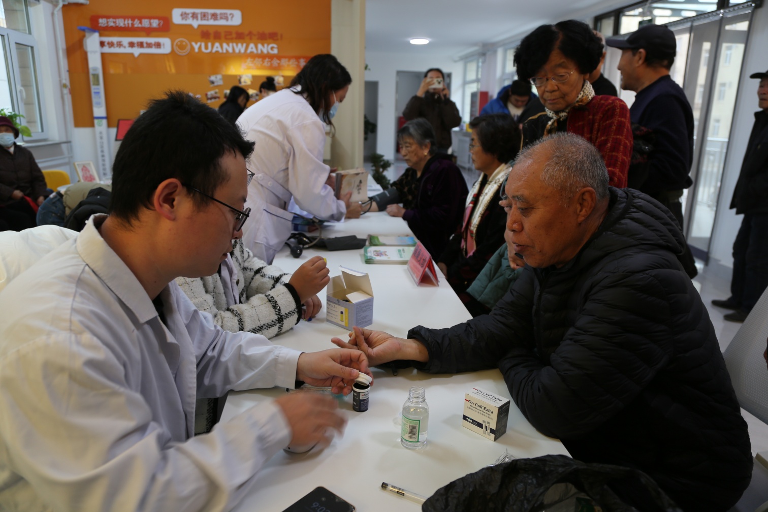 重陽暖意潤(rùn)銀齡  關(guān)工委守護(hù)夕陽紅——內(nèi)蒙古赤峰市元寶山區(qū)東城街道關(guān)工委開展重陽節(jié)暖心活動(dòng)