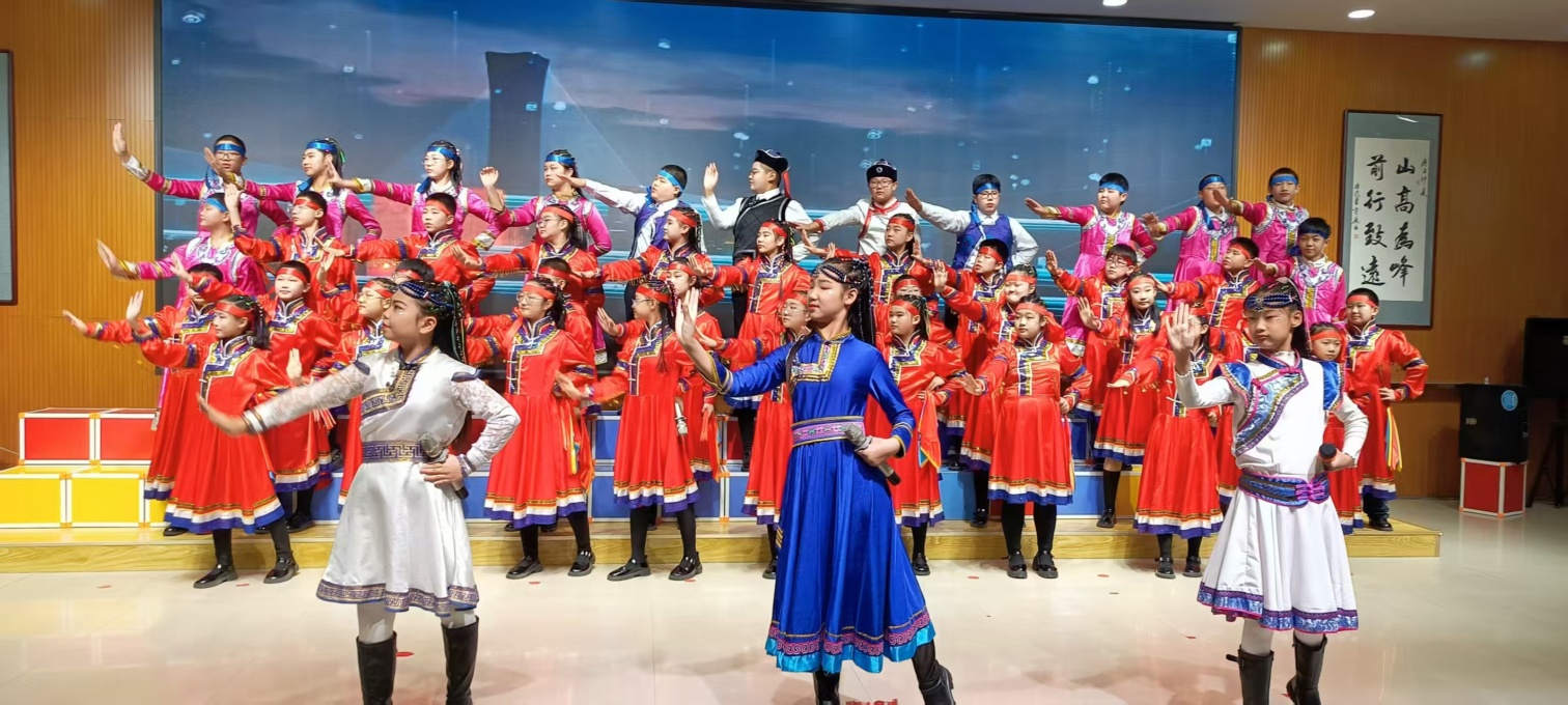 紅歌嘹亮頌祖國 童心向黨唱未來——內(nèi)蒙古自治區(qū)赤峰市元寶山區(qū)山前學(xué)校關(guān)工委舉辦第三屆紅 色主題朗誦合唱節(jié)