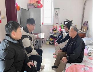 四川省雅安市寶興縣開展“關(guān)”愛到家走訪慰問困境青少年活動