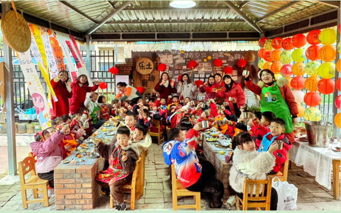 貴州省遵義市播州區(qū)馬橋幼兒園 冬日活動新玩法“圍爐煮茶”講民俗