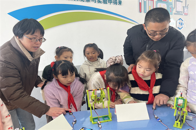 江蘇省南通市如東縣曹埠鎮(zhèn)開展了“童心探科創(chuàng)，創(chuàng)意筑未來”科技節(jié)系列活動
