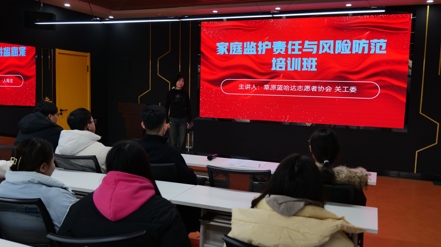 內(nèi)蒙古自治區(qū)赤峰市元寶山區(qū)草原藍哈達協(xié)會關(guān)工委的“順口溜+拍手歌”監(jiān)護培訓(xùn)讓家長直呼“實用又好記”