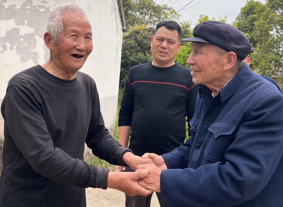 安徽省廬江縣泥河鎮(zhèn)關(guān)工委為圓老兵心愿 促兩戰(zhàn)友重逢