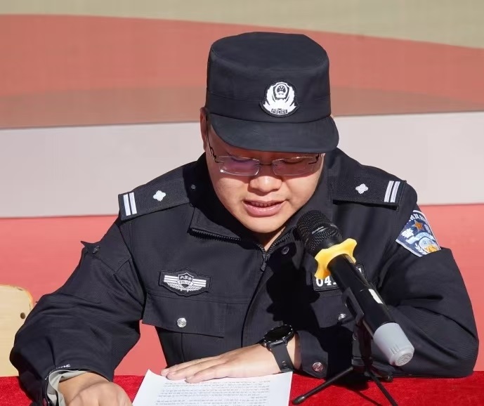 內(nèi)蒙古自治區(qū)赤峰市翁牛特旗烏丹第二中學(xué)關(guān)工委開展“警學(xué)攜手筑屏障 法治宣講進(jìn)校園”專題講座活動(dòng)