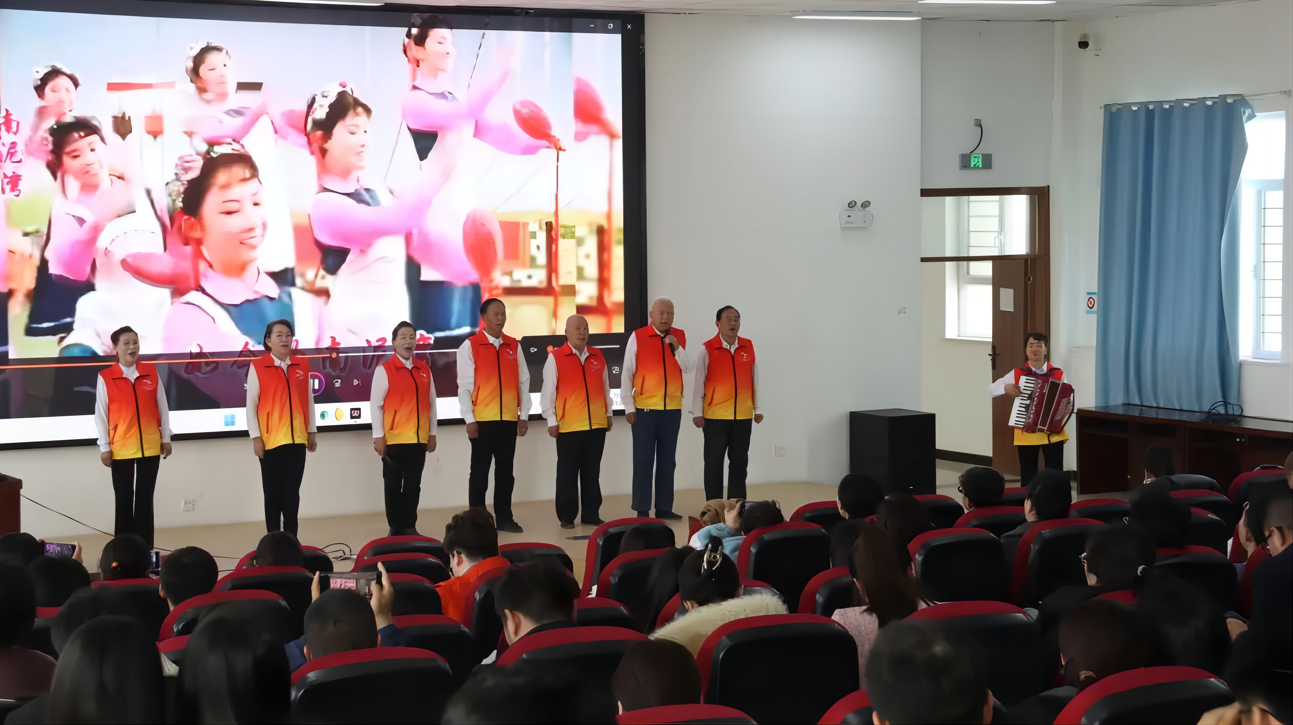 “銀青對話”！這堂思政課有故事、有溫度、有情懷