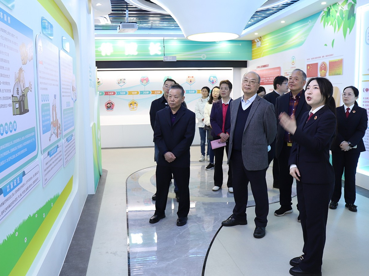 江蘇省無錫市關工委調(diào)研新吳區(qū)預防和減少青少年違法犯罪工作