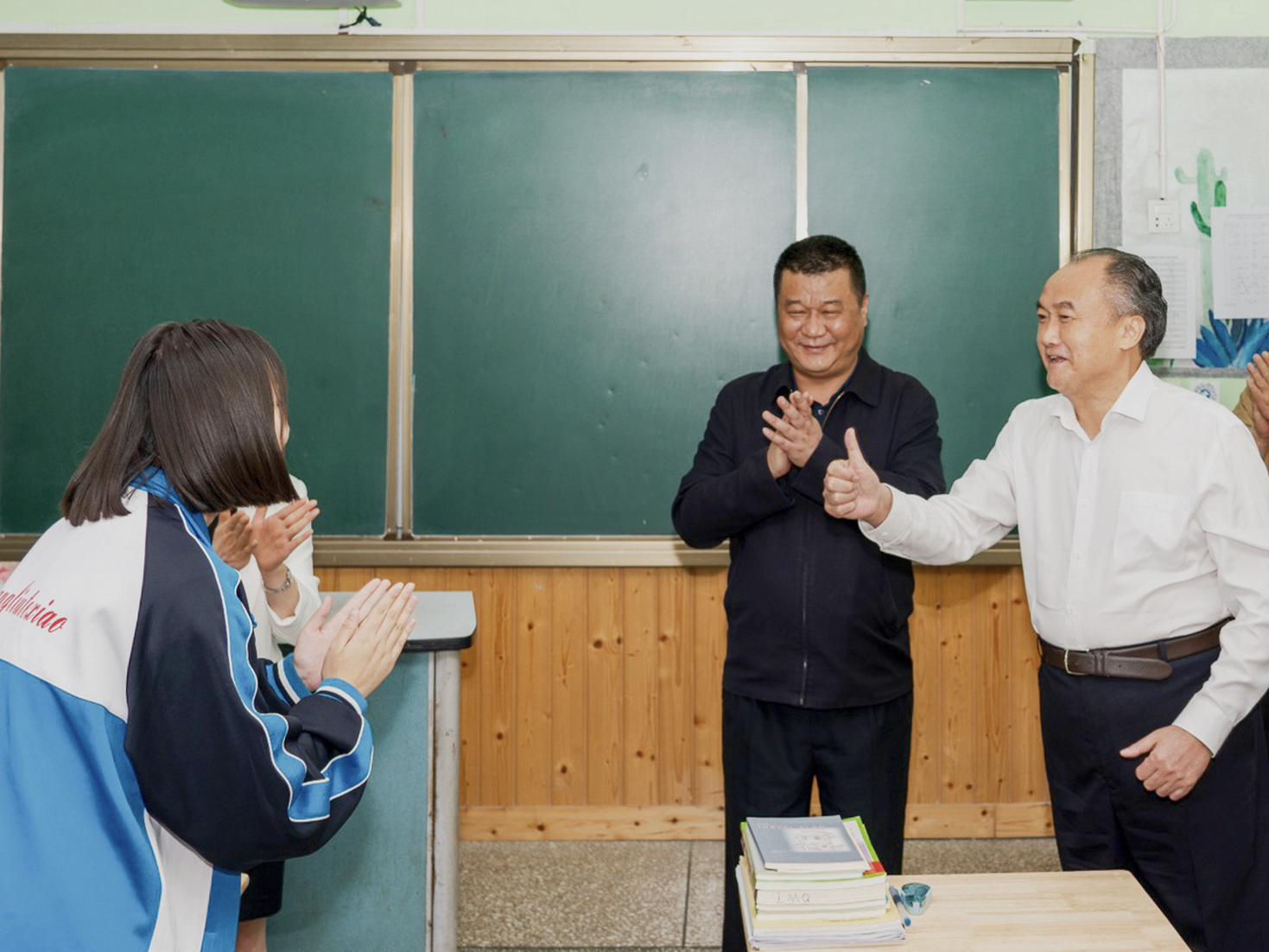 四川省成都市關(guān)工委赴雙流區(qū)調(diào)研關(guān)心下一代工作