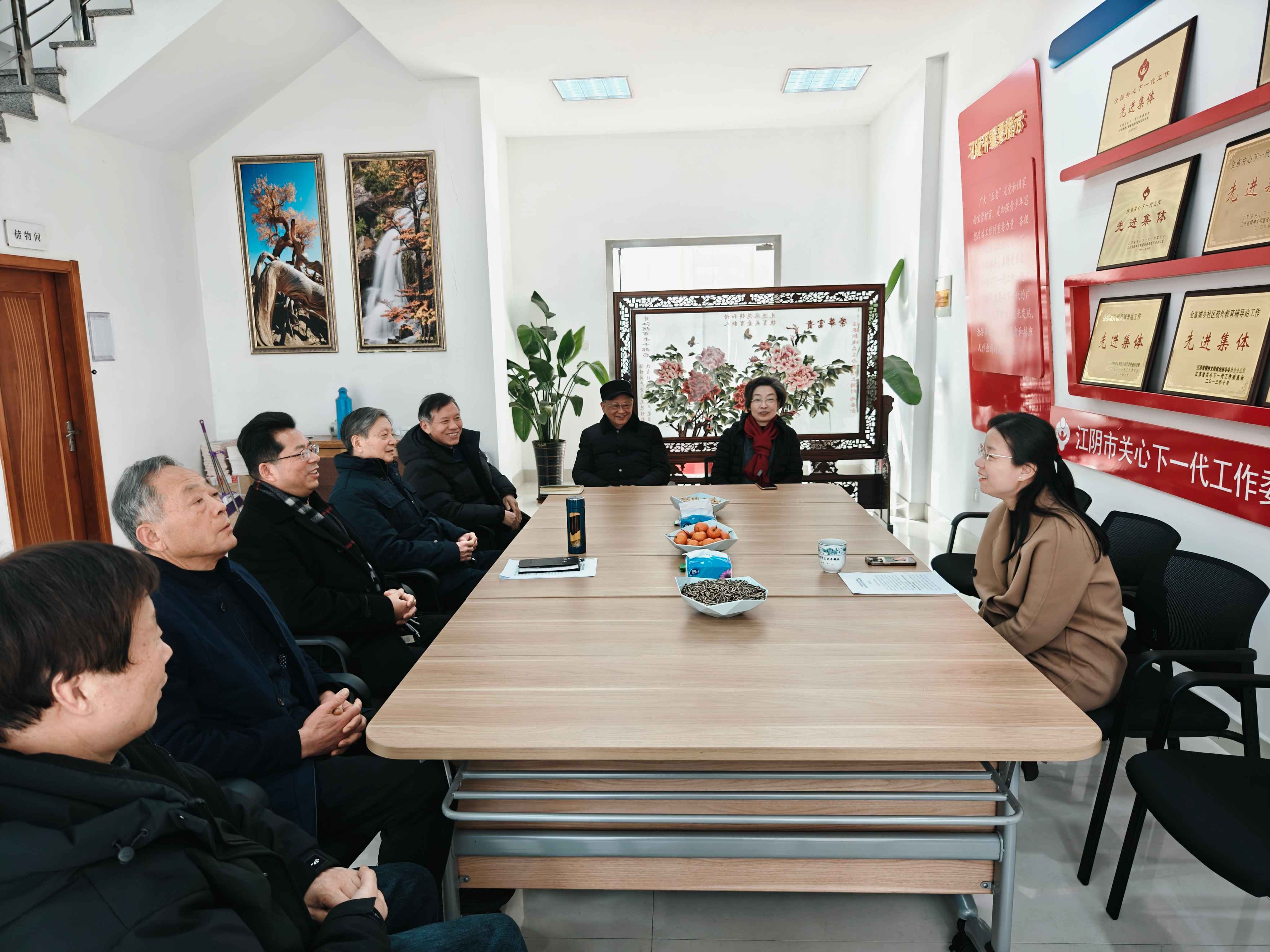 江蘇省江陰市委常委、組織部部長吳莉萍新春走訪看望市關(guān)工委全體同志