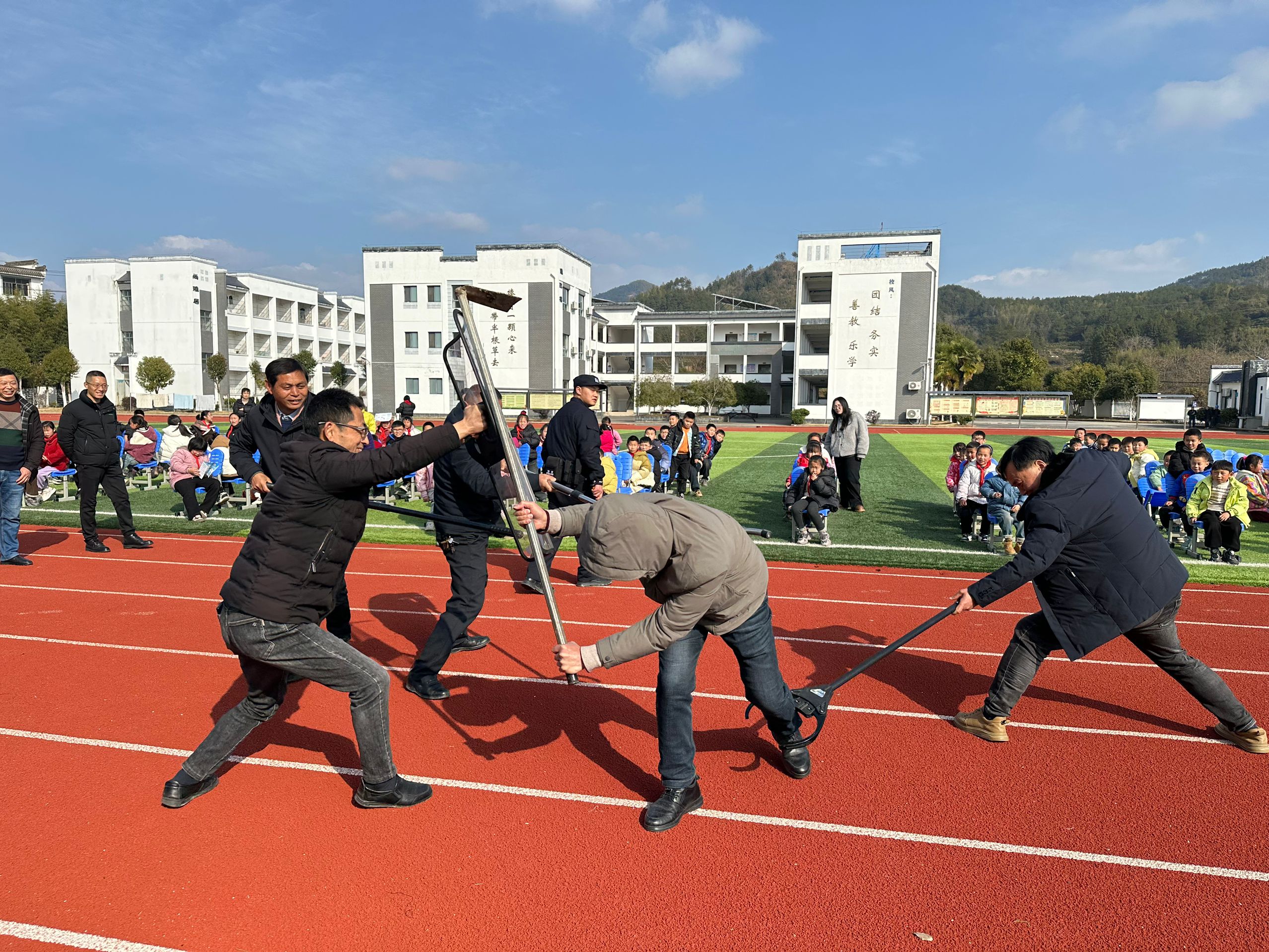 安徽省黃山市徽州區(qū)呈坎鎮(zhèn)關(guān)工委開展“三位一體”安全宣講進校園活動
