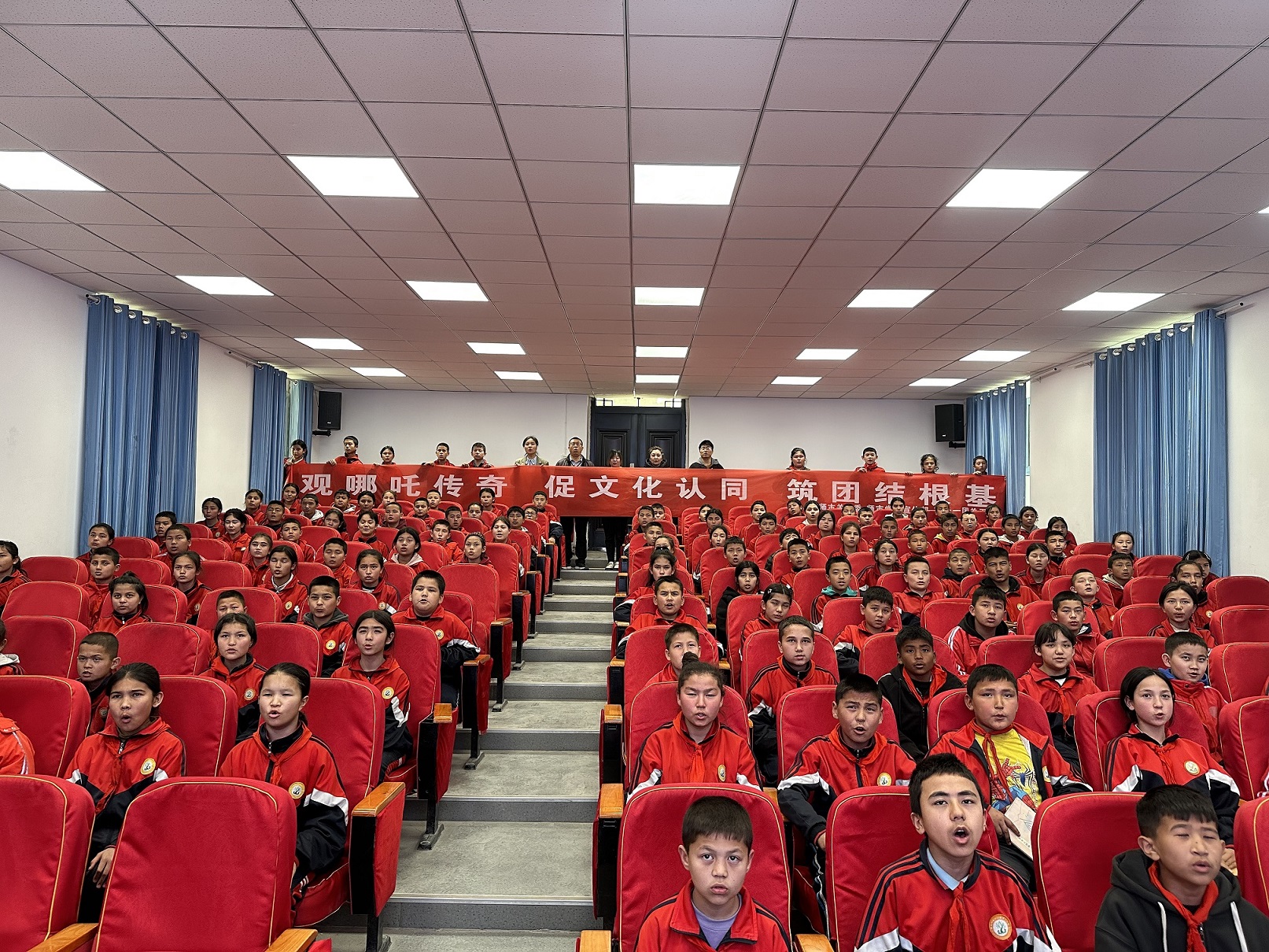 第三師圖木舒克市關工委啟動“觀哪吒傳奇 促文化認同 筑團結根基”觀影進校園系列活動