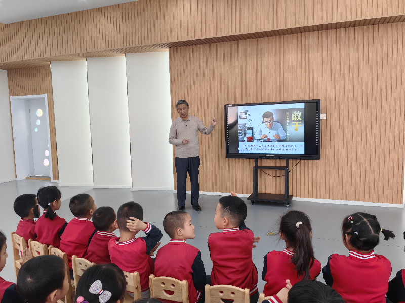 書香潤童心，閱讀伴成長 ——秦皇島市燕山大學“五老”走進校幼兒園讀書月活動