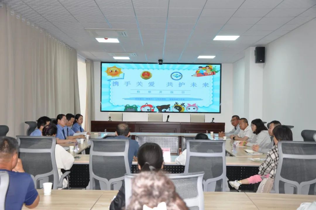 新疆生產(chǎn)建設(shè)兵團(tuán)第十三師新星市關(guān)工委開展青少年普法教育宣傳執(zhí)法系列活動(dòng)