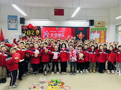 貴州省貴陽市烏當(dāng)區(qū)烏當(dāng)區(qū)實(shí)驗(yàn)小學(xué)關(guān)工委組織開展“慶元旦”主題活動(dòng)