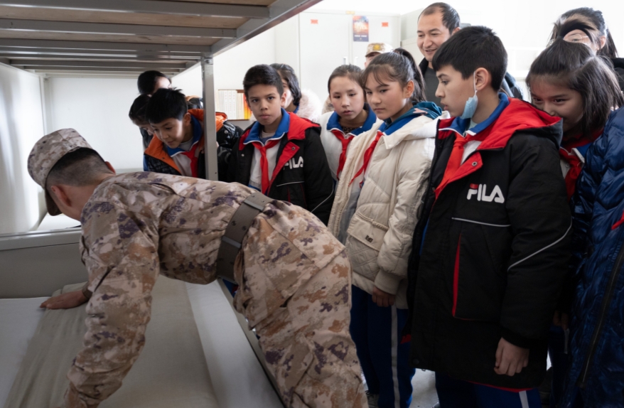 新疆喀什葉城縣良種場小學關工委開展“雙擁共建促共進，紅色基因永相傳”活動