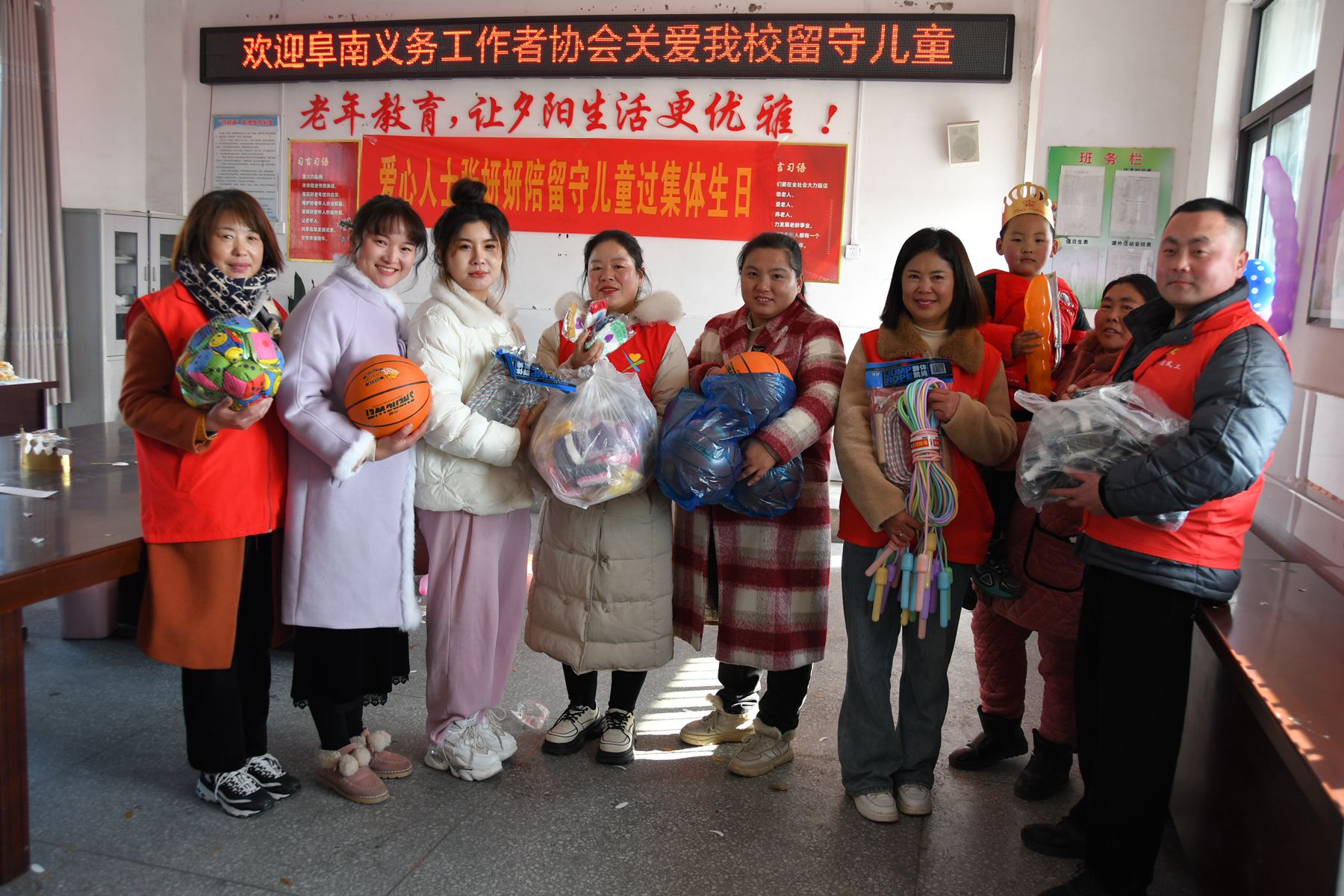 安徽省阜陽市阜南縣一鄉(xiāng)村小學(xué)：96名學(xué)生同過集體生日