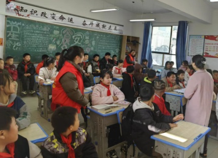 貴陽市烏當(dāng)區(qū)法院關(guān)工委開展安全教育、法律知識(shí)進(jìn)校園活動(dòng)