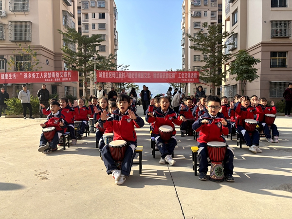 四川省寧南縣關(guān)工委攜手第五幼兒園開展“凝心鑄魂跟黨走，團結(jié)奮進新征程”主題活動