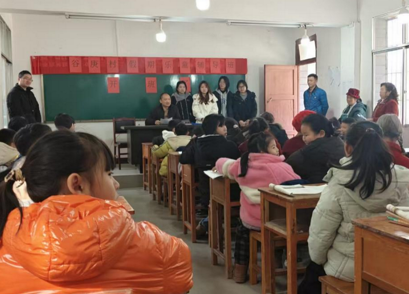 學(xué)校放假“村?！苯影簟F州省貴陽市烏當(dāng)區(qū)下壩鎮(zhèn)谷庚村“假期樂童”輔導(dǎo)班暖心破解特殊兒童假期輔導(dǎo)難問題