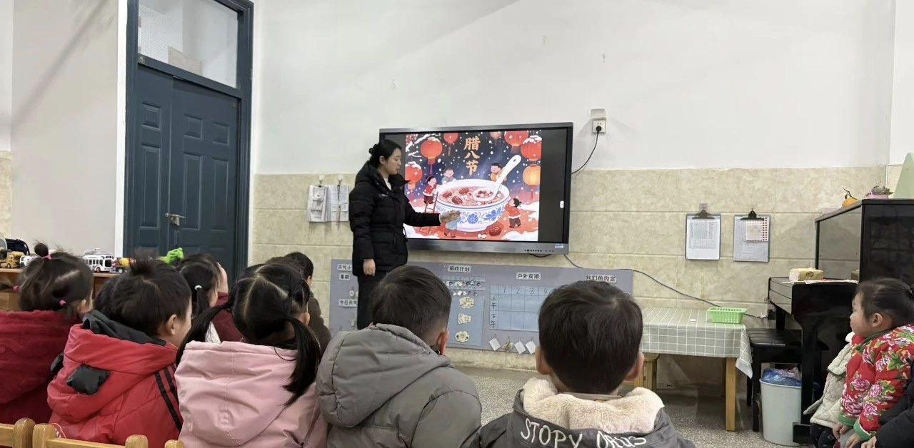 濃情臘八，童趣滿溢——江蘇省徐州市銅山區(qū)馬坡鎮(zhèn)中心幼兒園關(guān)工委開(kāi)展臘八節(jié)主題活動(dòng)