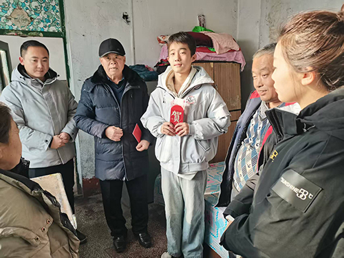 陽光關(guān)愛進(jìn)家園 春節(jié)慰問暖童心——黑龍江省穆棱市馬橋河鎮(zhèn)開展“陽光關(guān)愛”行動(dòng)