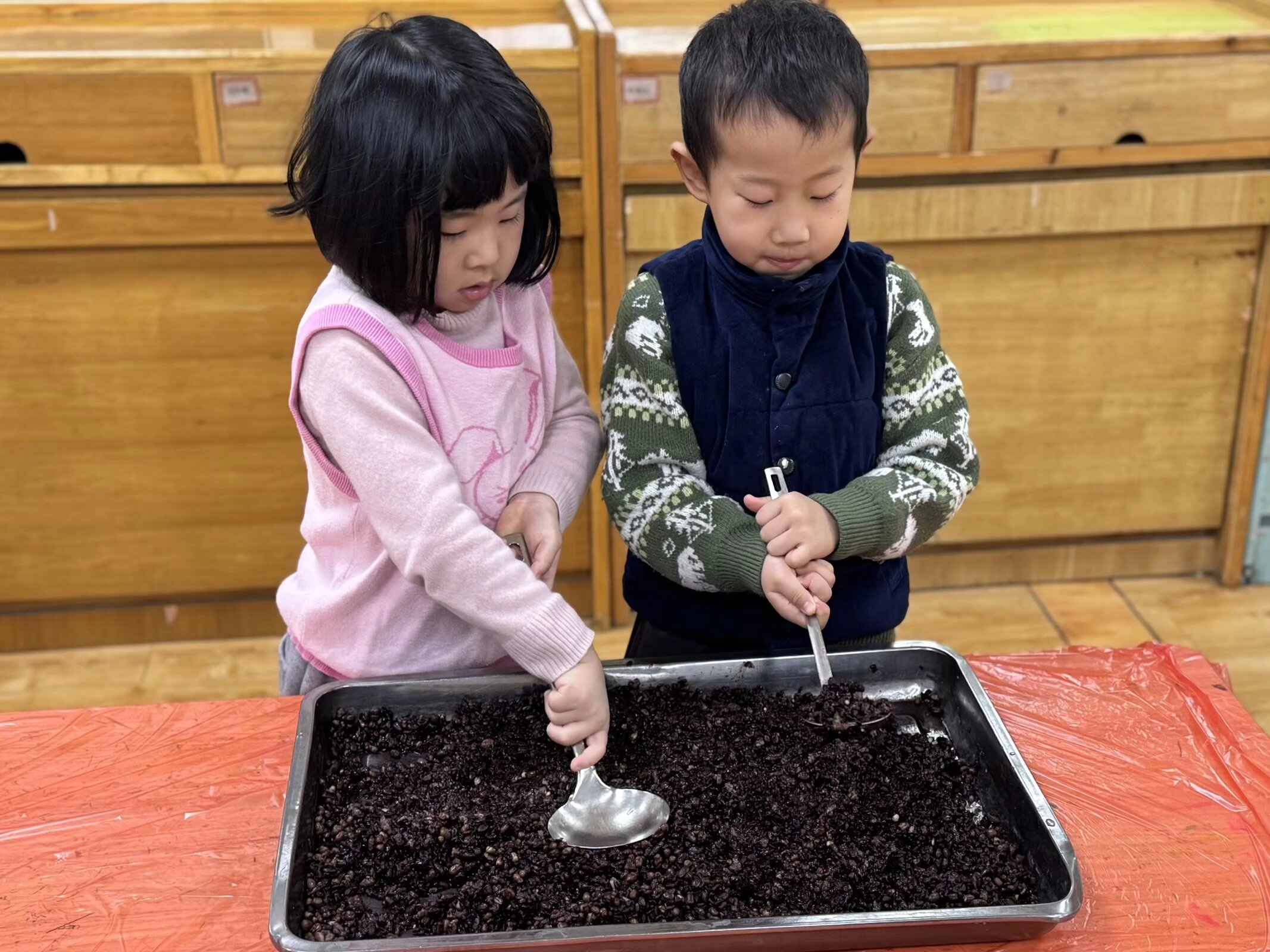 江蘇省徐州市經(jīng)開區(qū)徐莊鎮(zhèn)周莊村關(guān)工委開展“悠悠華夏韻 甜甜臘八情”主題活動