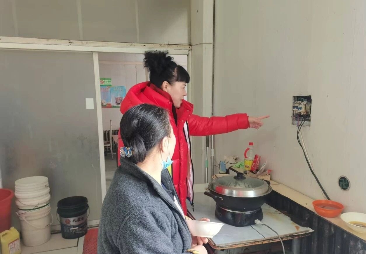 筑牢安全防線 守護萬家安寧——黑龍江省牡丹江市綏芬河市綏興社區(qū)關(guān)工委開展節(jié)前安全排查專項行動