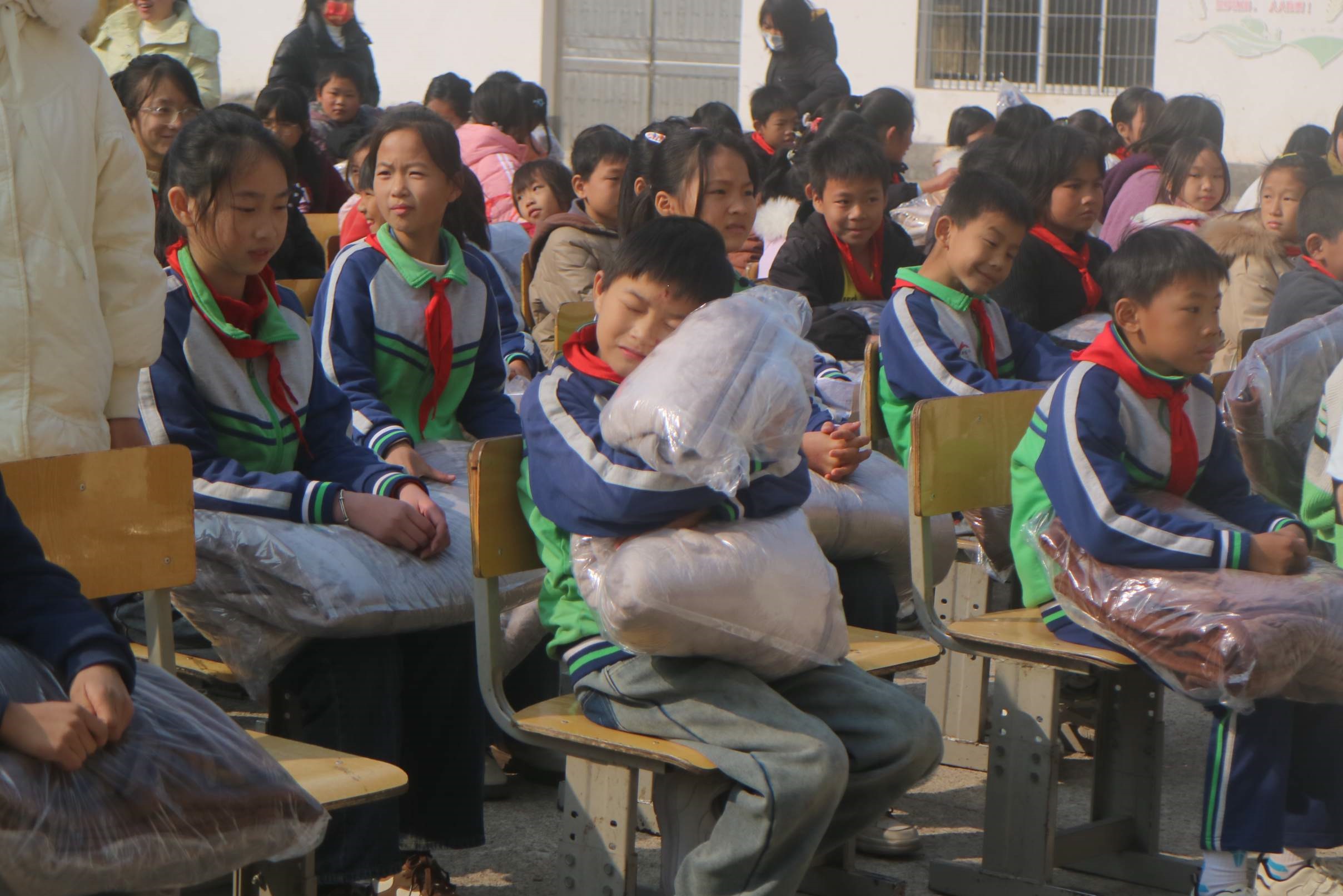 贛州市于都縣關(guān)工委聯(lián)合常熟市圓夢助學(xué)義工社開展“圓夢助學(xué) 暖冬行動”