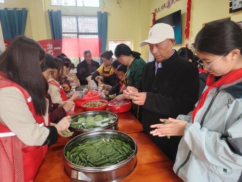 江西省吉安市遂川縣草林鎮(zhèn)關(guān)工委開展：艾香盈滿幸福院 米果傳遞關(guān)愛情