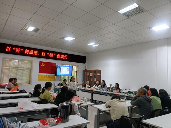 江西省新余市渝水區(qū)城北街道春龍社區(qū)關(guān)工委聯(lián)合貞明國(guó)學(xué)讀書(shū)會(huì)開(kāi)展了以“勞“樹(shù)品德，以“動(dòng)”促成長(zhǎng)勞動(dòng)節(jié)主題實(shí)踐活動(dòng)