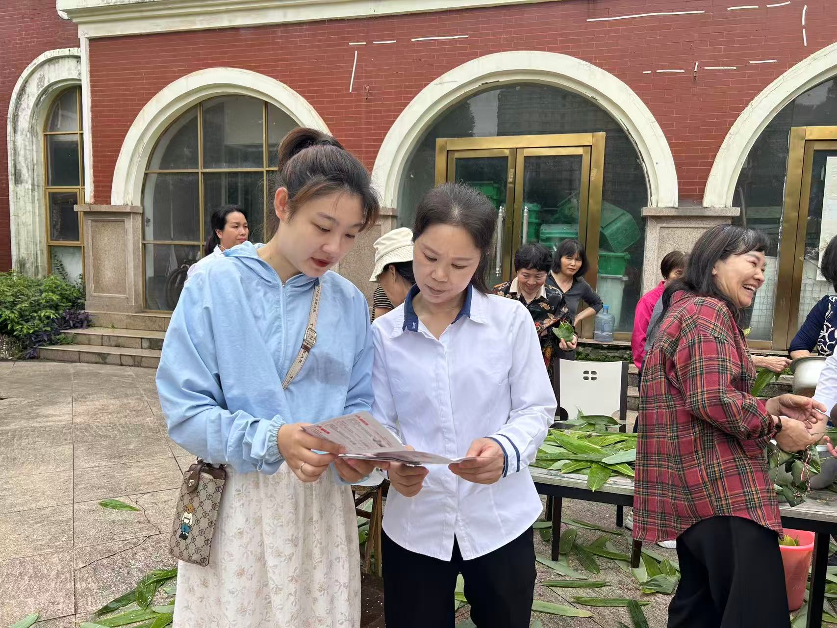 江西省新余市渝水區(qū)城北街道春龍社區(qū)關(guān)工委開展平安建設(shè)宣傳活動