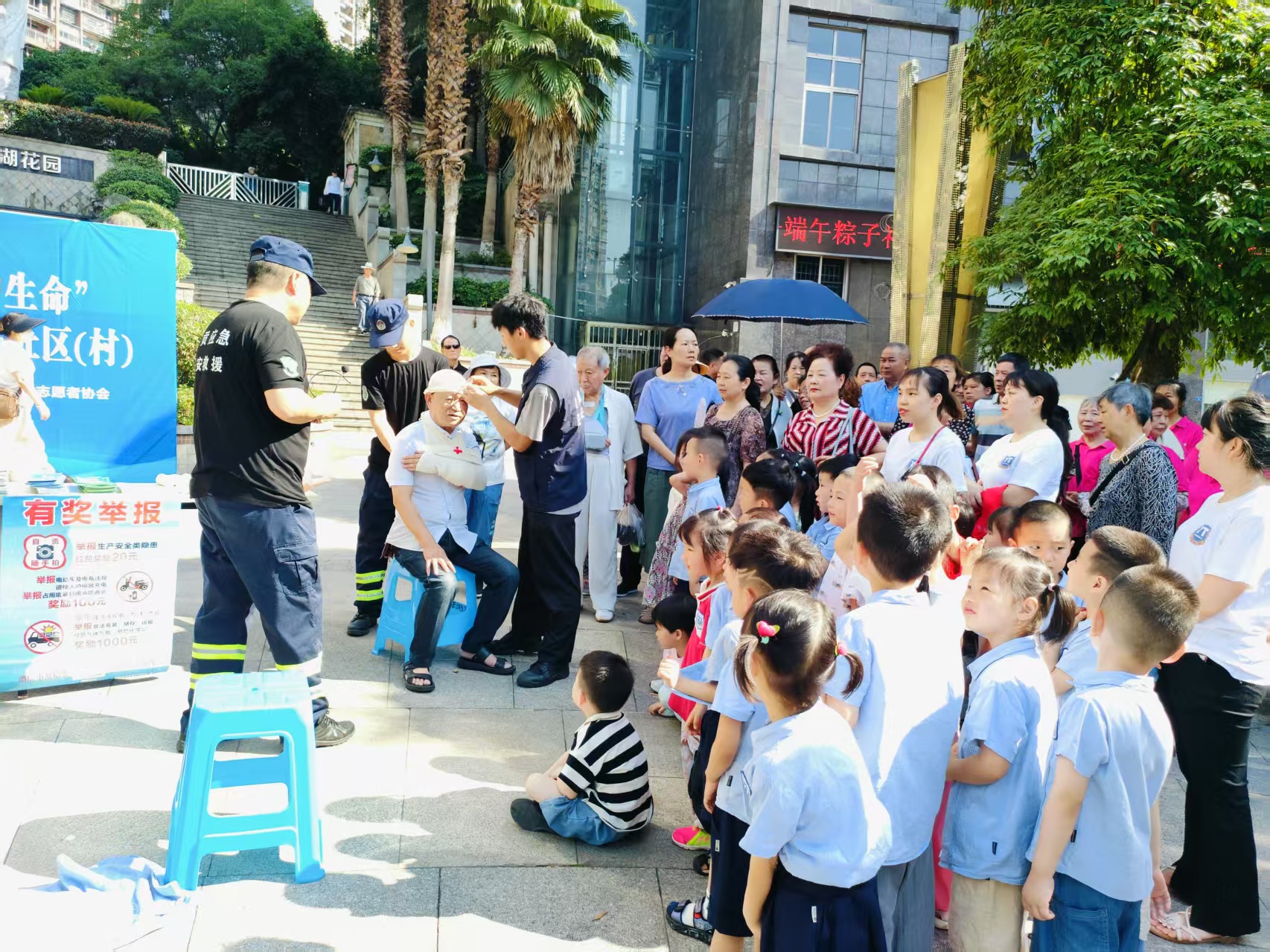 炎炎夏日話消防 多方聯(lián)動筑防線 ——高新區(qū)西湖社區(qū)關(guān)工委開展應(yīng)急安全宣傳與演練