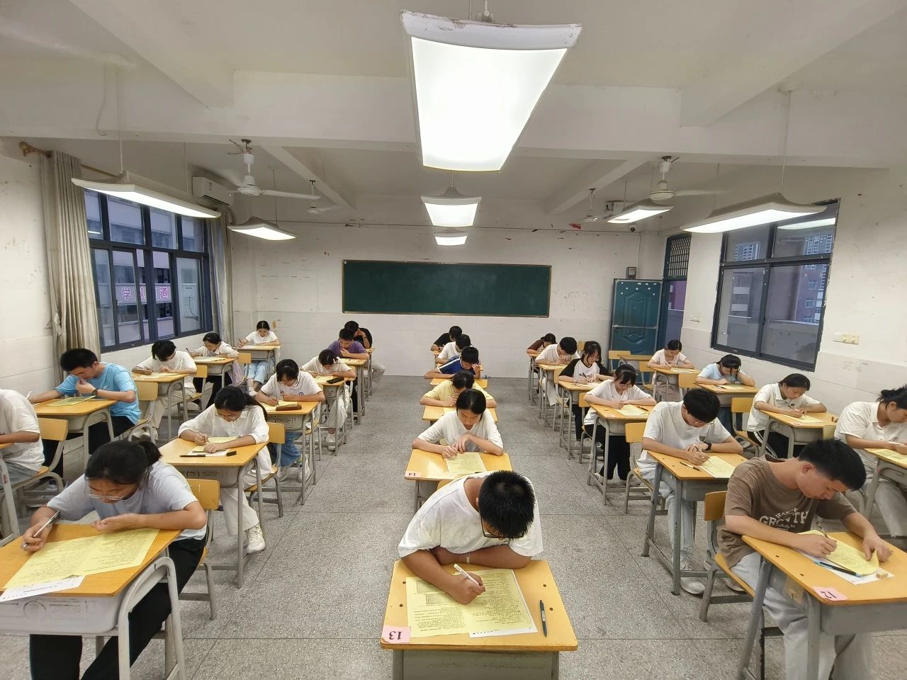 江西省贛州市于都中學(xué)關(guān)工委高二年級(jí)舉辦國(guó)學(xué)知識(shí)競(jìng)賽